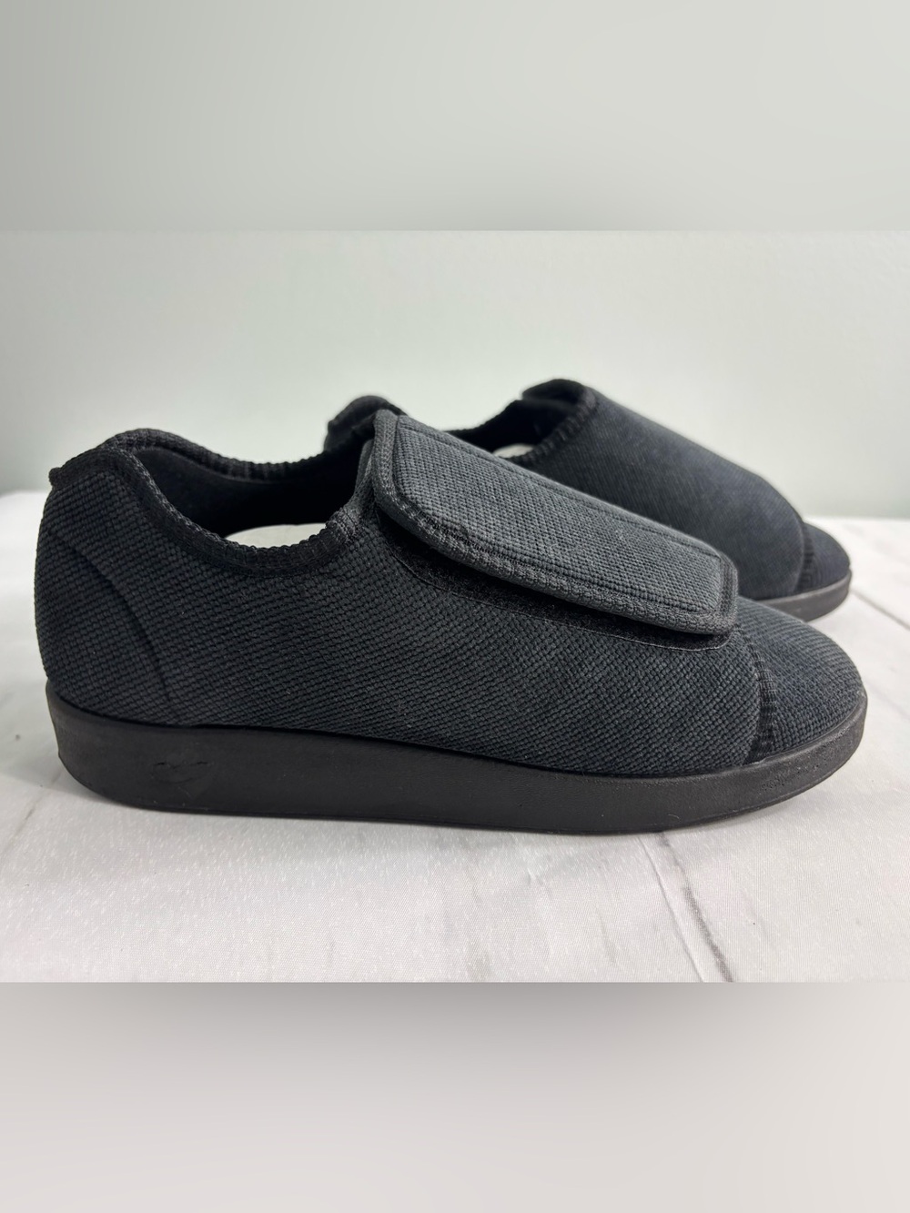 Silverts Women's Extra-Wide Easy Closure Slippers Diabetic House Shoes Non Slip